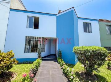 Casa · 365m² · 5 Dormitorios · 2 Estacionamientos · ¡Vive con Tranquilidad y Confort en El Corazón de Surco!