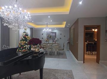 Casa · 420m² · 5 Dormitorios · 3 Estacionamientos · Se Vende Casa de 420 m² en San Isidro