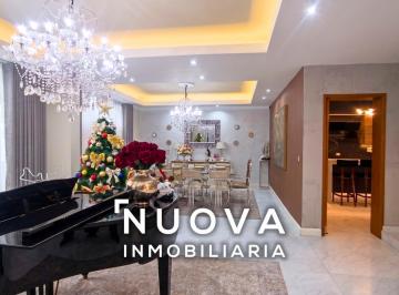 Casa · 420m² · 5 Dormitorios · 3 Estacionamientos · Se Vende Casa de 420 m² en San Isidro