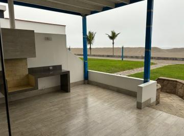 Casa · 186m² · 4 Dormitorios · 2 Estacionamientos · Venta de Casa de Playa en Boca de Leon Km 80, Al Costado de San Antonio