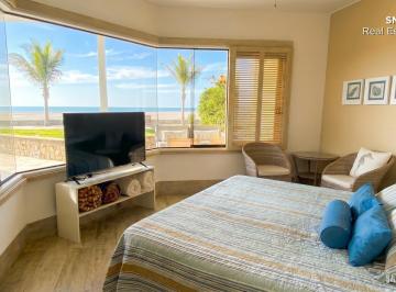 Casa · 186m² · 4 Dormitorios · 2 Estacionamientos · Venta de Casa de Playa en Boca de Leon Km 80, Al Costado de San Antonio