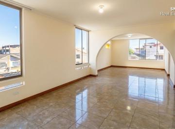 Departamento · 117m² · 3 Dormitorios · 1 Estacionamiento · Gran Departamento con Vista Al Parque en San Borja – 117 m²