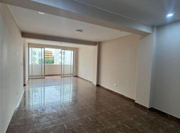 Departamento · 147ha · 4 Dormitorios · Venta de Amplio Departamento en Chorrillos – Excelente Ubicación