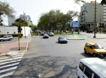 Casa · 269m² · 4 Dormitorios · 1 Estacionamiento · Casa en Cascos / Terreno en Jesús María