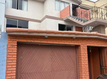 Casa de 5 habitaciones, Lima · Se Vende Casa de 3 Pisos en Cdra. 1 de Calle Paris - San Miguel