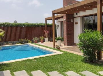 Casa · 322m² · 4 Dormitorios · 8 Estacionamientos · Vendo Linda Casa de Campo en Condominio Las Gardenias de Asia, Cañete