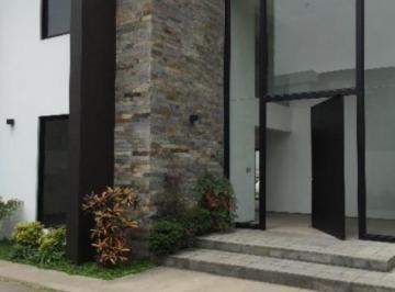 Casa de 4 habitaciones, Lima · Elegante y Moderna Casa en Condominio de 4 Casas en Rinconada Alta