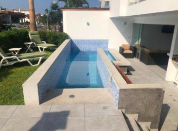 Casa · 200m² · 6 Dormitorios · 3 Estacionamientos · Oportunidad de Dos Casas de Playa en Una. con Piscina Propia.