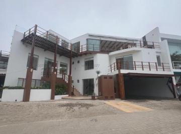 Casa de playa · 506m² · 6 Dormitorios · 4 Estacionamientos · Casa en Exclusivo Condominio de Playa Escondida