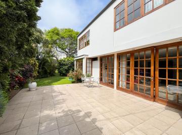 Casa de 4 habitaciones, Lima · Excelente Casa de 378 m² en Esquina con Jardín y Terraza en San Isidro (Venta o Alquiler)