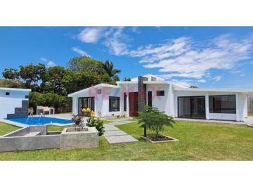 Casa · 227m² · 3 Dormitorios · Venta de Casa de Campo con Piscina en Reque