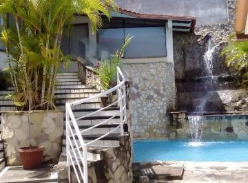 Casa de 5 habitaciones, San Martin · Vta Tarapoto Jr Yurimaguas Casa 5d + 3c 2p Terraza Jardín Piscina Bbq