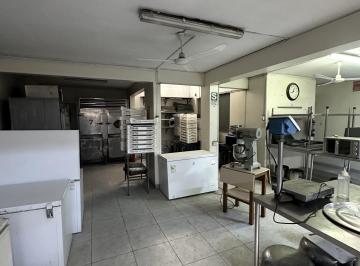 Casa de 8 habitaciones, Lima · En Venta Casa/edificio 4 Pisos + Aires Para Usos Múltiples: