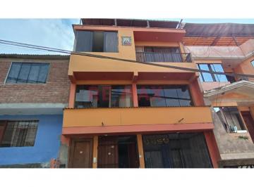 Casa · 248m² · 9 Dormitorios · Venta de Casa en San Juan de Miraflores a Pocas Cuadras de La Estacion del Tren Villa Maria
