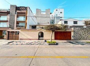 Casa de 5 habitaciones, Lima · Venta de Casa de 2 Pisos en San Borja de 322 m² con 2 Cocheras