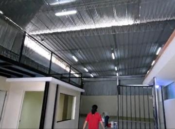 Nave industrial · 408m² · 2 Estacionamientos · Alquiler de Local Comercial o Amacen en Santiago de Surco 408 m²