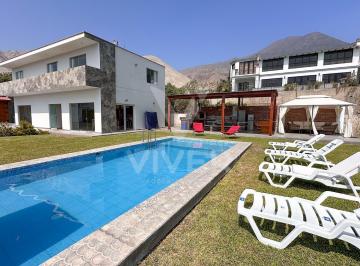 Casa · 230m² · 5 Dormitorios · 4 Estacionamientos · Alquiler de Casa de Campo Cap. 14 Personas