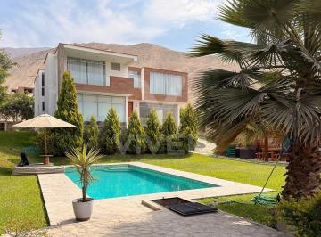 Casa · 290m² · 5 Dormitorios · 6 Estacionamientos · Casa de 1012 m² en Alquiler Cieneguilla