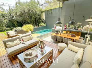 Casa · 635m² · 4 Dormitorios · 3 Estacionamientos · Venta Casa Exclusiva con Acabados Top y en Esquina - San Isidro
