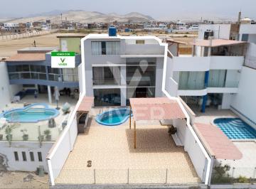 Casa · 800m² · 9 Dormitorios · 1 Estacionamiento · Amplia Casa de 3 Niveles + Sótano y 9 Habitaciones en Venta - Punta Negra