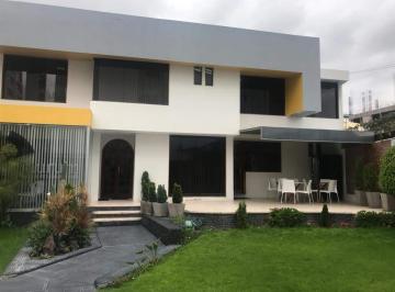 Casa de 4 habitaciones, Arequipa · Se Vende Ampia Casa en Parte Baja de Cayma