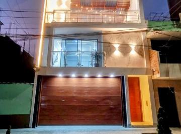 Casa de 5 habitaciones, Trujillo · Moderna Casa de 3 Pisos con Acabados Premium, Urb. San Luis – 300 m² Construidos