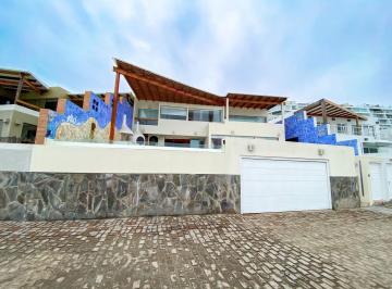 Casa · 350m² · 5 Dormitorios · 3 Estacionamientos · Vendo Hermosa Casa Frente Al Mar Primera Fila en Punta Hermosa