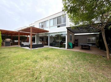 Casa , Lima · Casa Moderna de 5 Dorm. con Vista a Laguna y Golf en Condominio Exclusivo