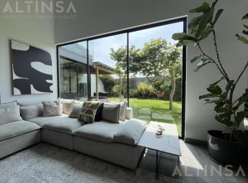 Casa · 370m² · 3 Dormitorios · 2 Estacionamientos · Casa en Condominio en La Encantada de Villa
