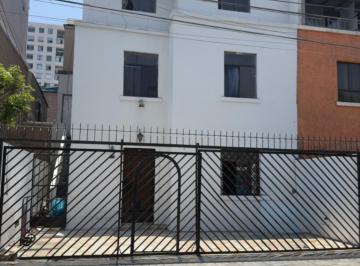 Casa · 187m² · 6 Dormitorios · 1 Estacionamiento · Casa en Pueblo Libre