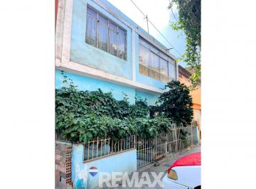 Casa · 300m² · 7 Dormitorios · 1 Estacionamiento · Se Vende Casa Como Terreno