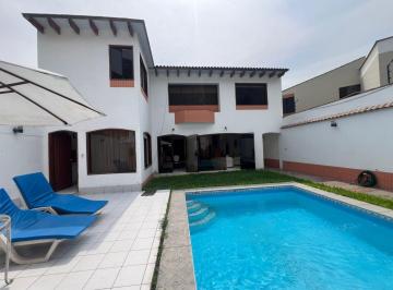 Casa · 464m² · 8 Dormitorios · 4 Estacionamientos · Venta de Casa en Rinconada del Lago en La Molina