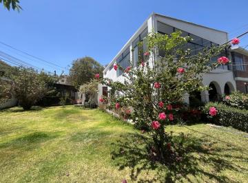 Casa de 6 habitaciones, Arequipa · Alquiler de Casa en Sachaca_750 M²_s/.7,000