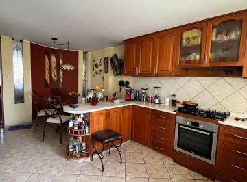 Casa de 4 habitaciones, Arequipa · Amplia Casa con Jardin en Cayma en Venta