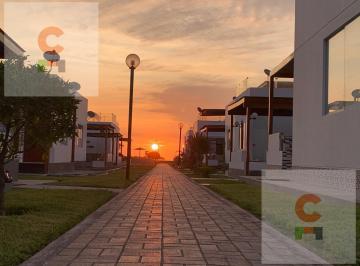 Casa · 200m² · 4 Dormitorios · 2 Estacionamientos · Casa de Playa Petfriendly con Piscina Privada y Vista Al Mar en Playa Azul – Km 127
