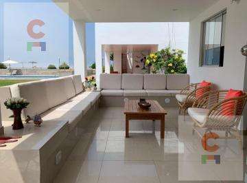 Casa · 200m² · 4 Dormitorios · 2 Estacionamientos · Casa de Playa Petfriendly con Piscina Privada y Vista Al Mar en Playa Azul – Km 127