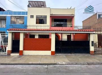 Casa de 7 habitaciones, Lima · Venta de Amplia Casa de 2 Pisos + Azotea – Rímac