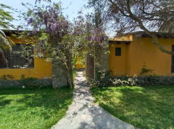Casa de campo de 3 habitaciones, Lima · Casa Como Terreno con Precioso Jardin