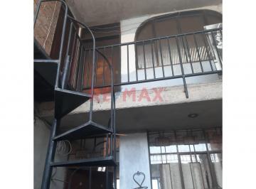 Casa · 160m² · 3 Dormitorios · 1 Estacionamiento · Casa con Local Comercial en Venta – Ideal Para Negocio E Inversión Frente a Avs