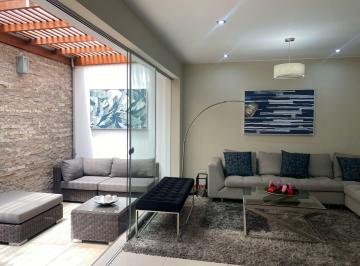 Departamento · 196m² · 4 Dormitorios · 2 Estacionamientos · Departamento a La Venta de 3 Pisos en La Molina