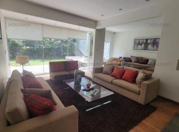 Casa · 305m² · 4 Dormitorios · 3 Estacionamientos · Alquilo Linda Casa en La Planicie, La Molina
