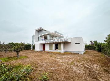 Casa · 395m² · 5 Dormitorios · Venta de Bella Casa de Campo en Huaral