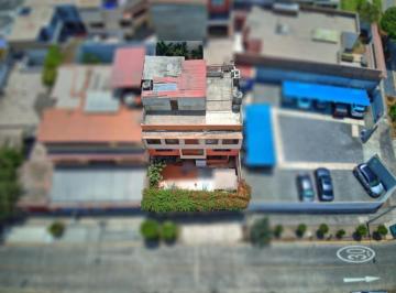 Casa · 450ha · 4 Dormitorios · 2 Estacionamientos · Venta de Casa en El Corazon de San Borja, a 1 Cuadra de Cc La Rambla