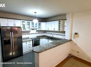 Casa · 402ha · 9 Dormitorios · 1 Estacionamiento · En Venta Amplia Casa con 5 Departamentos, Sólo 14 Años de Antigüedad, en San Martín de Porres