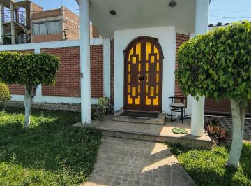 Casa de 4 habitaciones, Trujillo · Venta Amplia Casa en Laredo