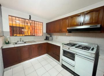 Casa en Venta de 13 habitaciones La Molina · Casa de Cuatro Pisos con Azotea en Quinto Piso