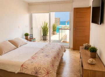 Departamento de 4 habitaciones, Lima · Casa Preciosa en Venta con Piscina en Caballeros - Punta Hermosa