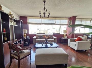Departamento de 4 habitaciones, Lima · Vendo Hermoso Duplex en Monterrico, en Edificio Frente a Parque con Terraza