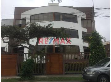 Departamento · 144m² · 4 Dormitorios · 2 Estacionamientos · Venta Departamento de 162 m² Alt. Cdra 6 de Roca Bologña Miraflores