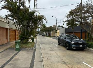 Casa · 232m² · 3 Dormitorios · 3 Estacionamientos · Casa en Como Terreno en Venta en San Isidro